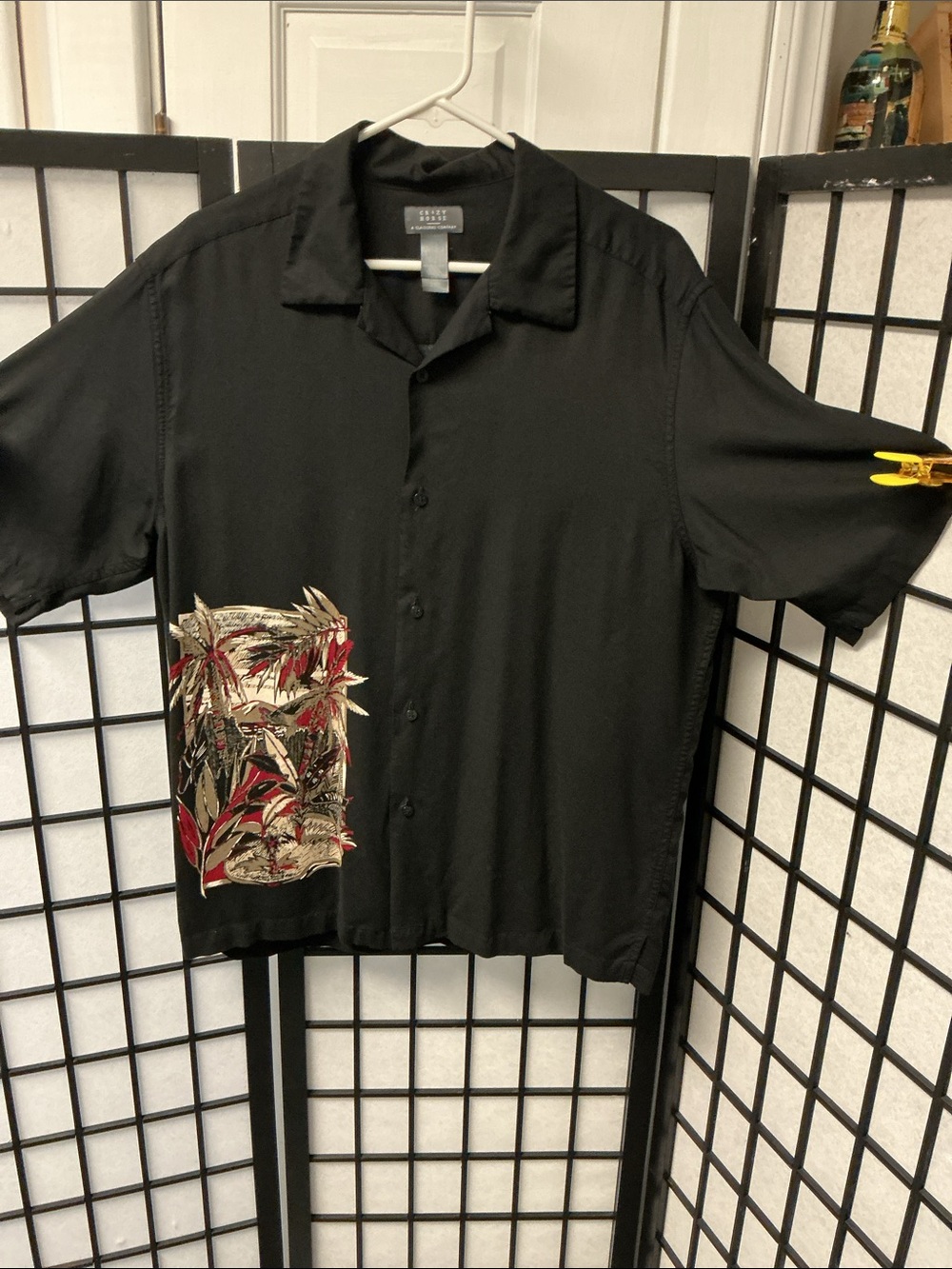 Liz Claiborne Black Short-Sleeve Button-Up Shirt with Red and Tan Floral Panel